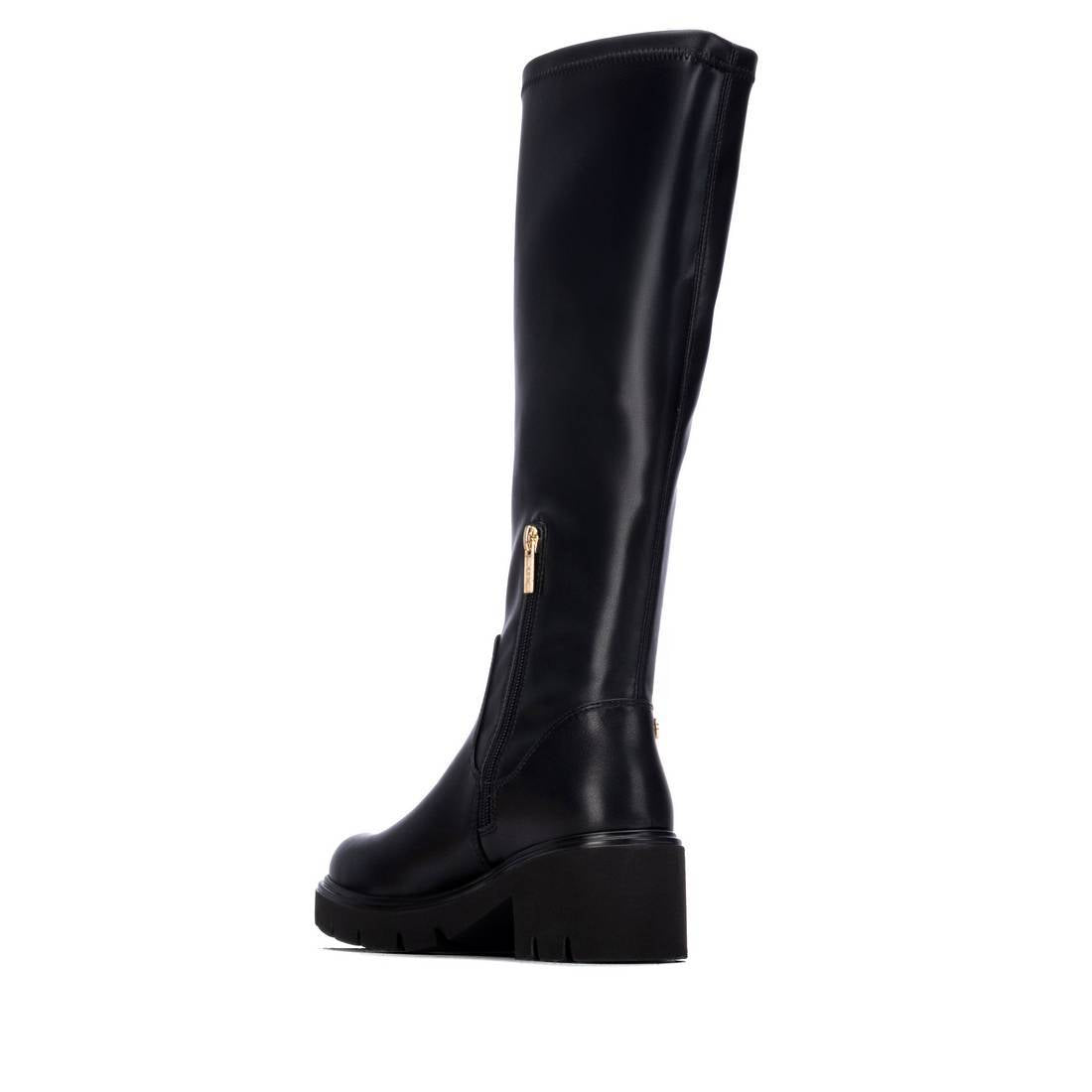 Bota XTi preta de cano alto, vista lateral com fecho de correr