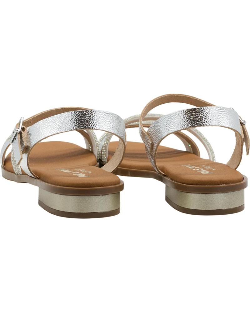Par de sandálias Oh My Sandals 5871 prata, vista traseira sobre fundo branco: contra-forte em pele laminada, alça de tornozelo com fivela e salto baixo com acabamento prata