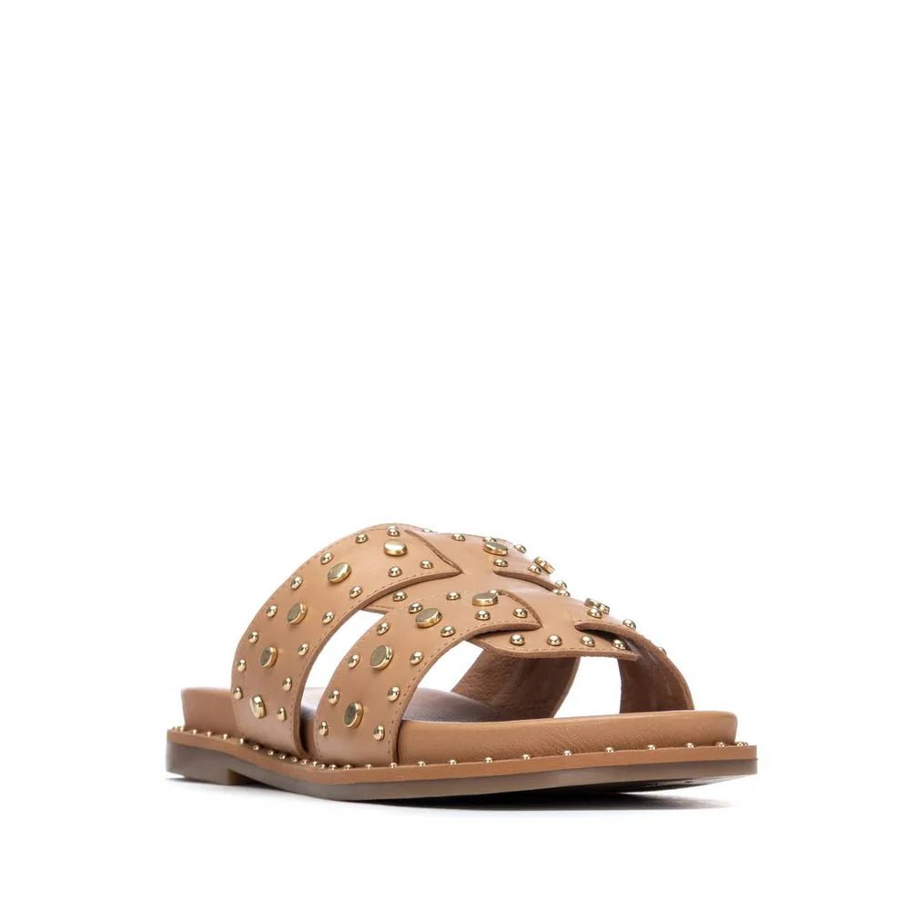 Sandália Carmela em Couro com Tachas | Conforto e Estilo - Roma Pell