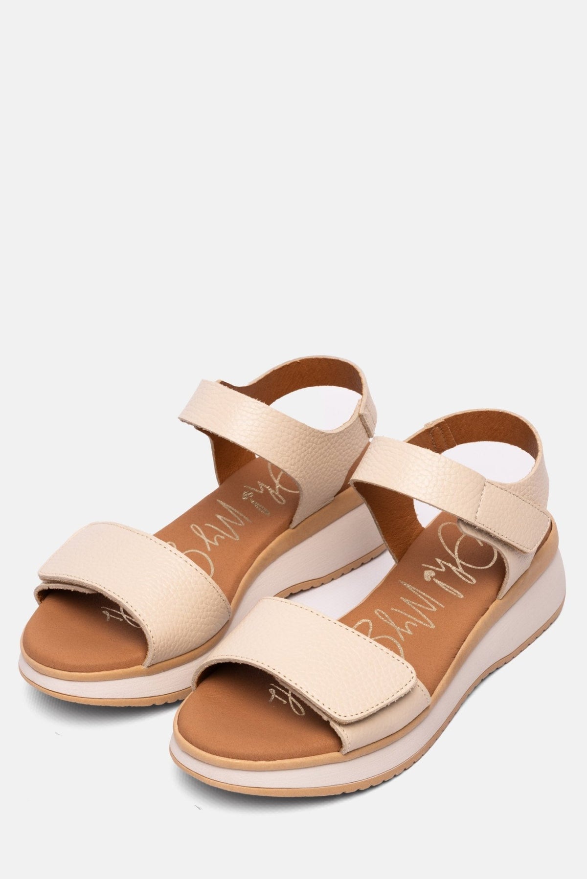 Sandália cunha Oh My Sandals 5660 bege vista de cima com sombra de palmeira — leveza de verão | Roma Pell