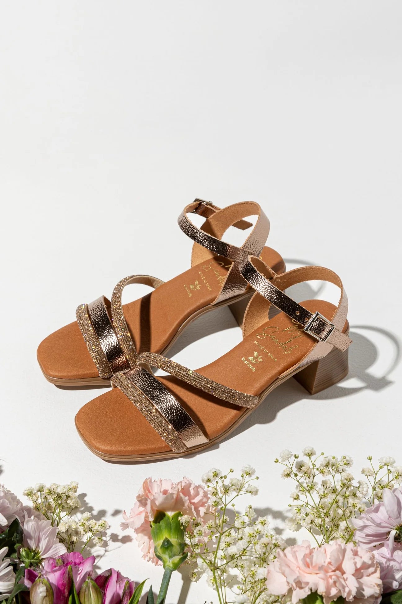 Sandália Olivia em Couro Champanhe — Elegância para Qualquer Ocasião - Roma Pell
