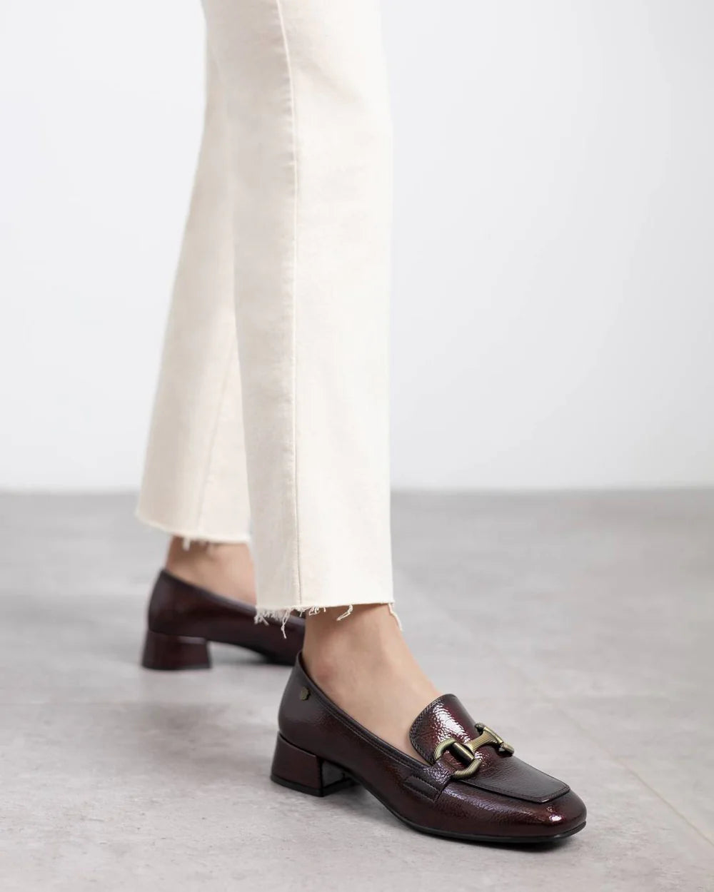 SAPATO FEMININO CARMELA 162539 01