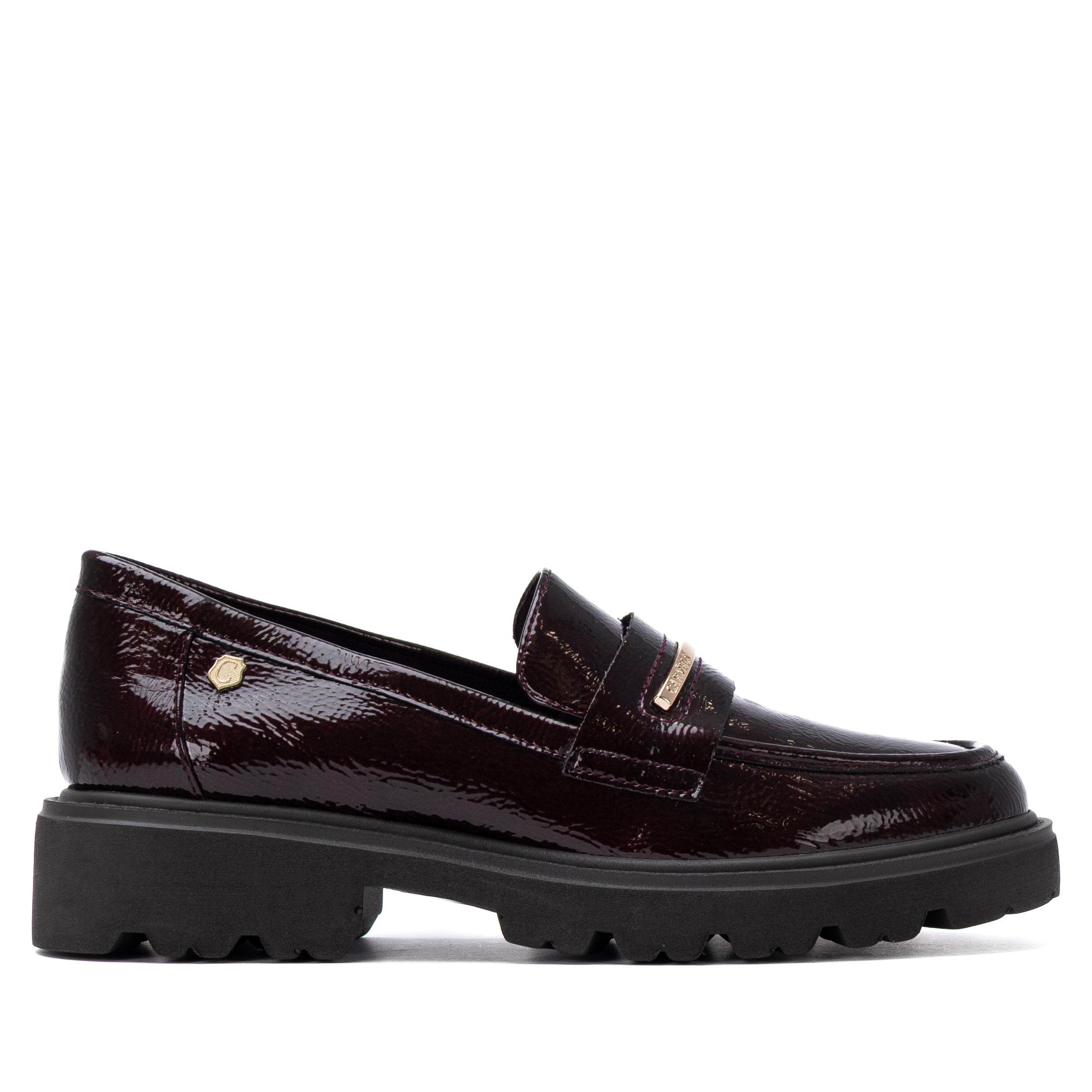 Mocassim Carmela verniz bordeaux, vista lateral sobre fundo branco
