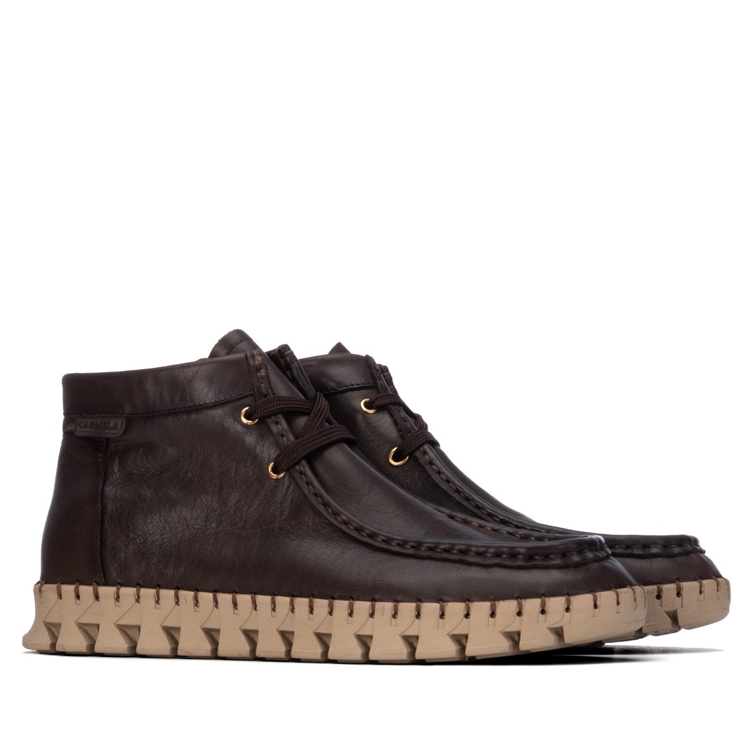 Par de botins Carmela em pele castanho estilo wallabee com sola dentada bege