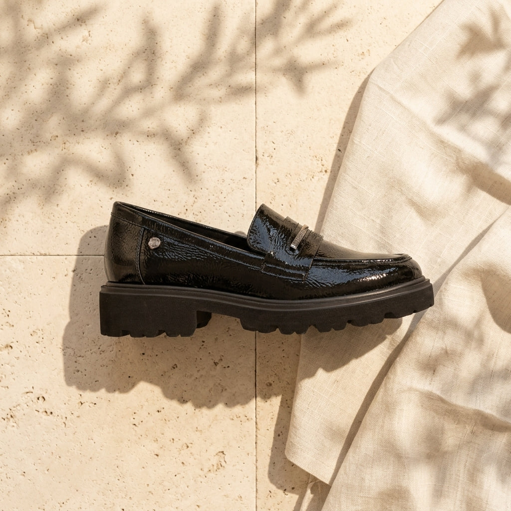 Mocassim Carmela Verniz Preto | Sola Grossa e Conforto Diário