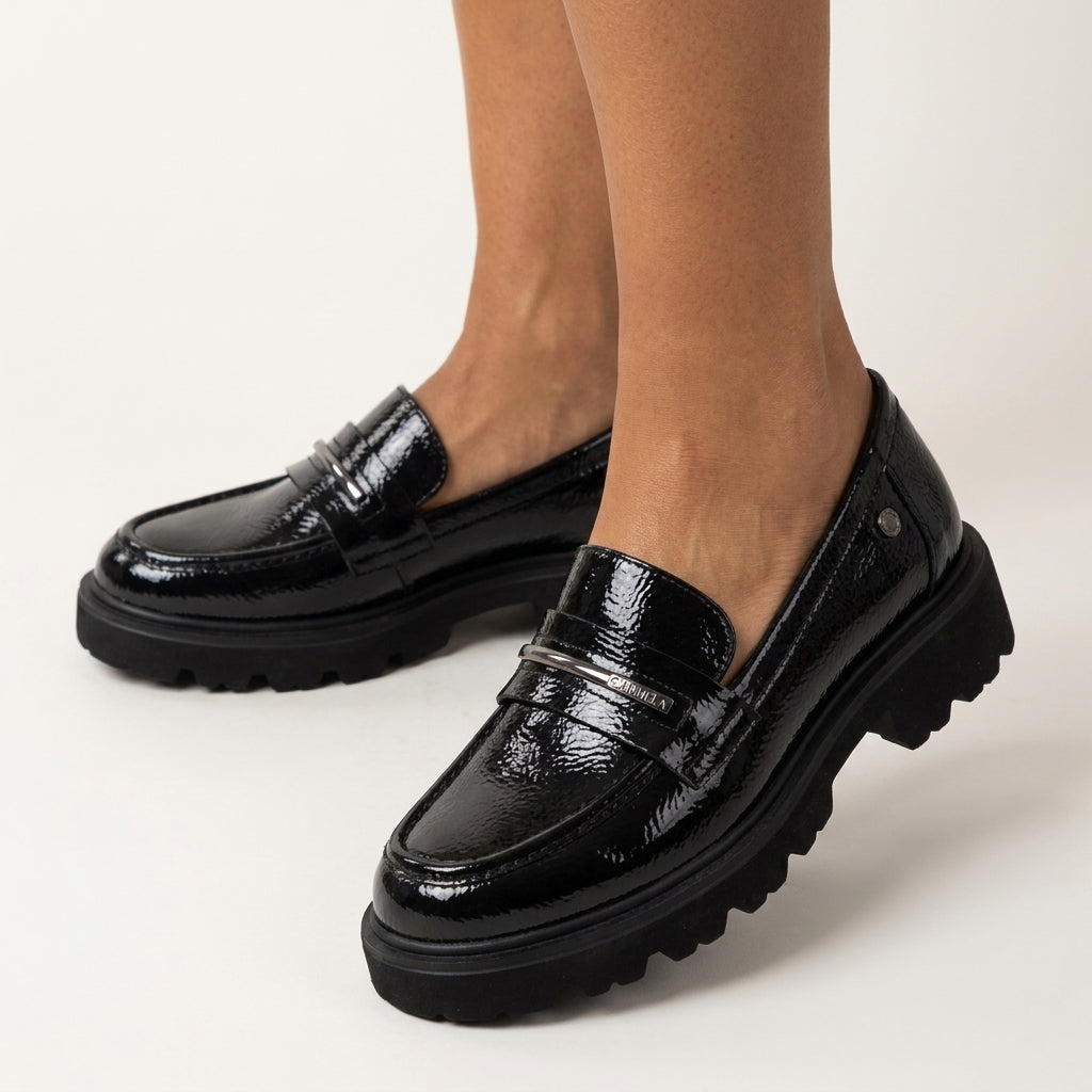 Mocassim Carmela Verniz Preto | Sola Grossa e Conforto Diário