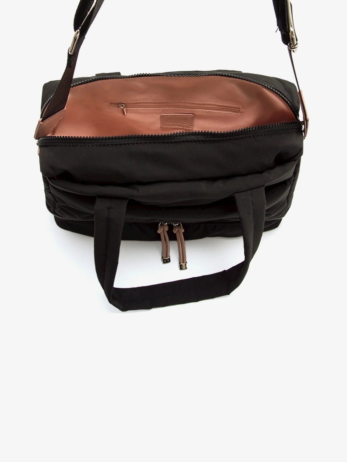 Bolsa Ansu preta Mustang, vista frontal em ângulo, com as duas alças de mão e a alça ajustável lateral