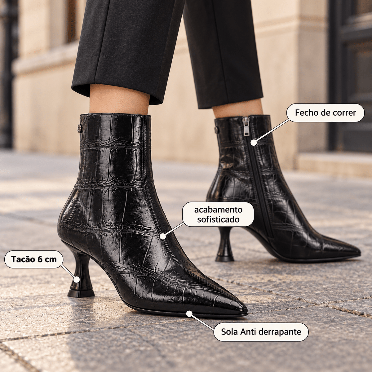 Botim XTi preto efeito croco numa rua de pedra, com legendas do fecho de correr, do tacão de 6 cm, do acabamento sofisticado e da sola antiderrapante
