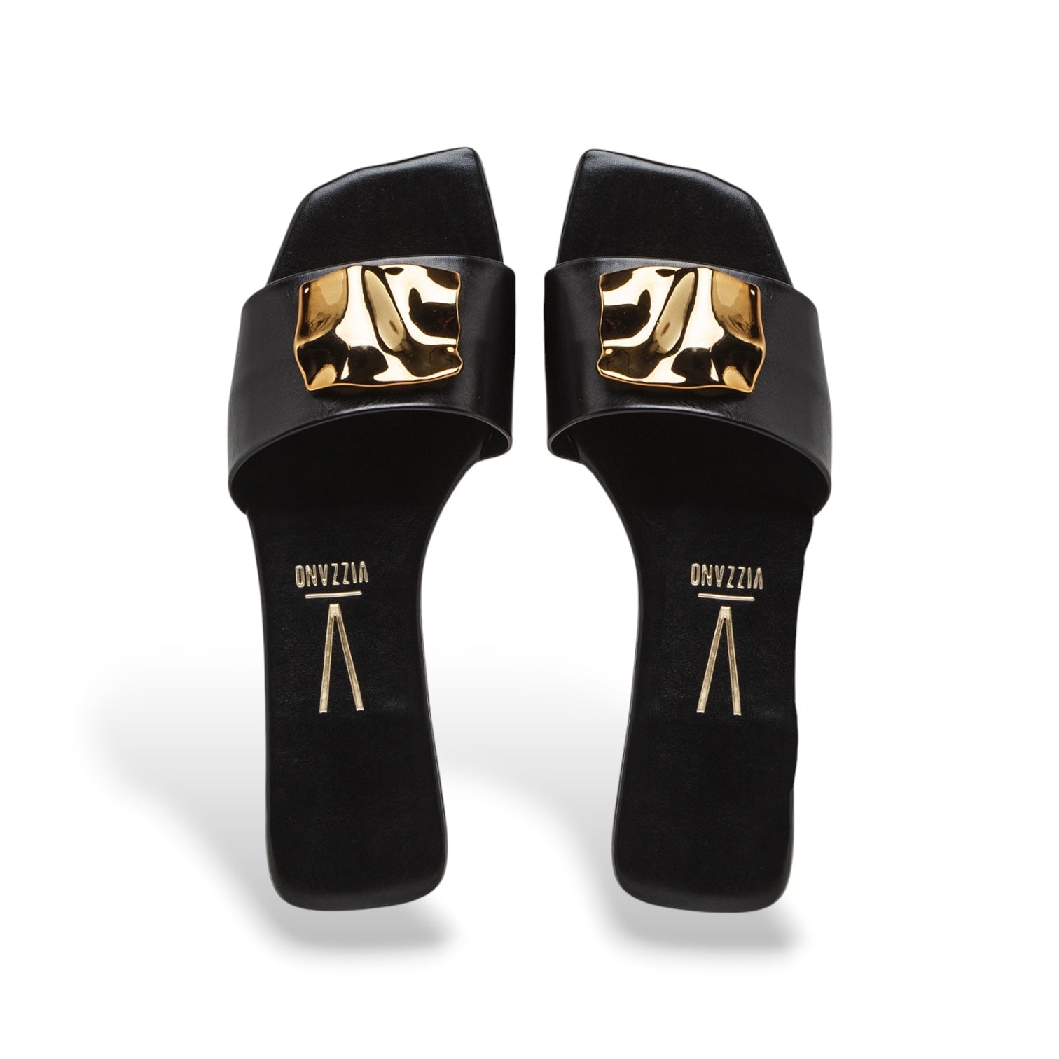 Par de chinelos slide Vizzano pretos — vista superior com marca gravada e detalhe dourado | Roma Pell