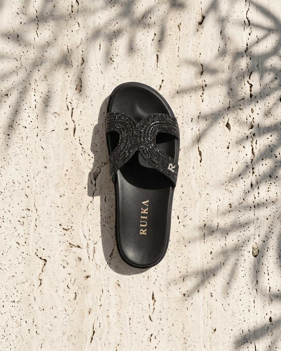 Chinelo Ruika com Brilhantes — Conforto e Elegância para o Verão - Roma Pell
