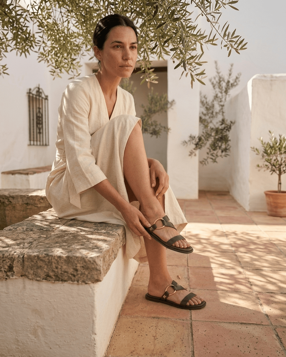 Chinelo Ruika Pele Castanha — Conforto e Elegância para Usar Todo o Dia - Roma Pell
