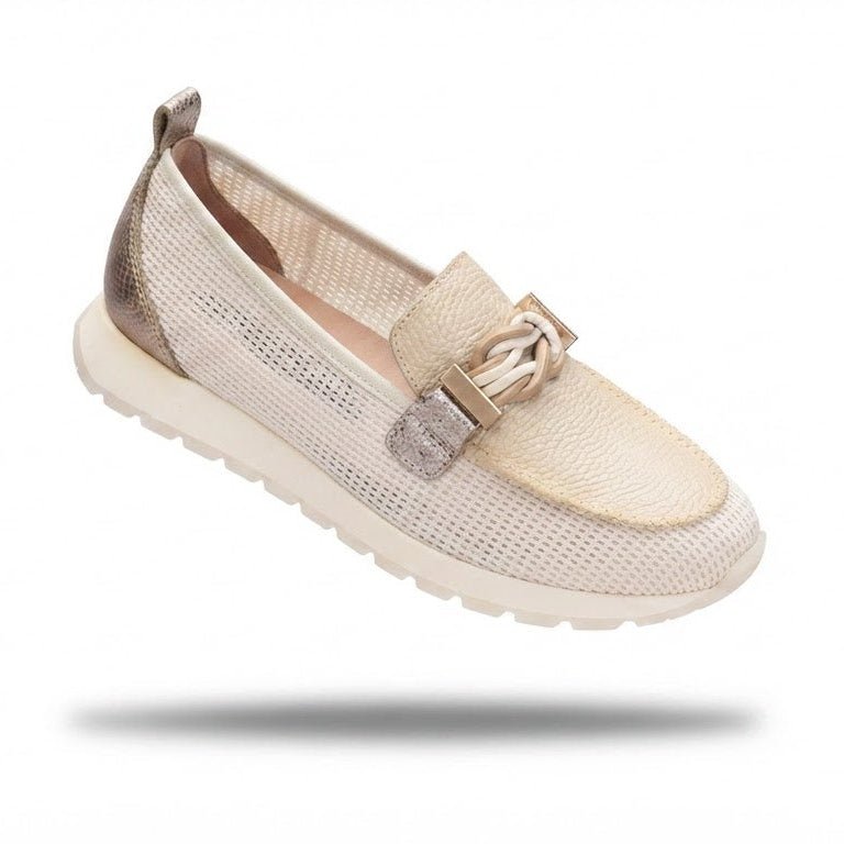 Packshot do Mocassim Hispanitas Oregon Branco e Champagne em levitação