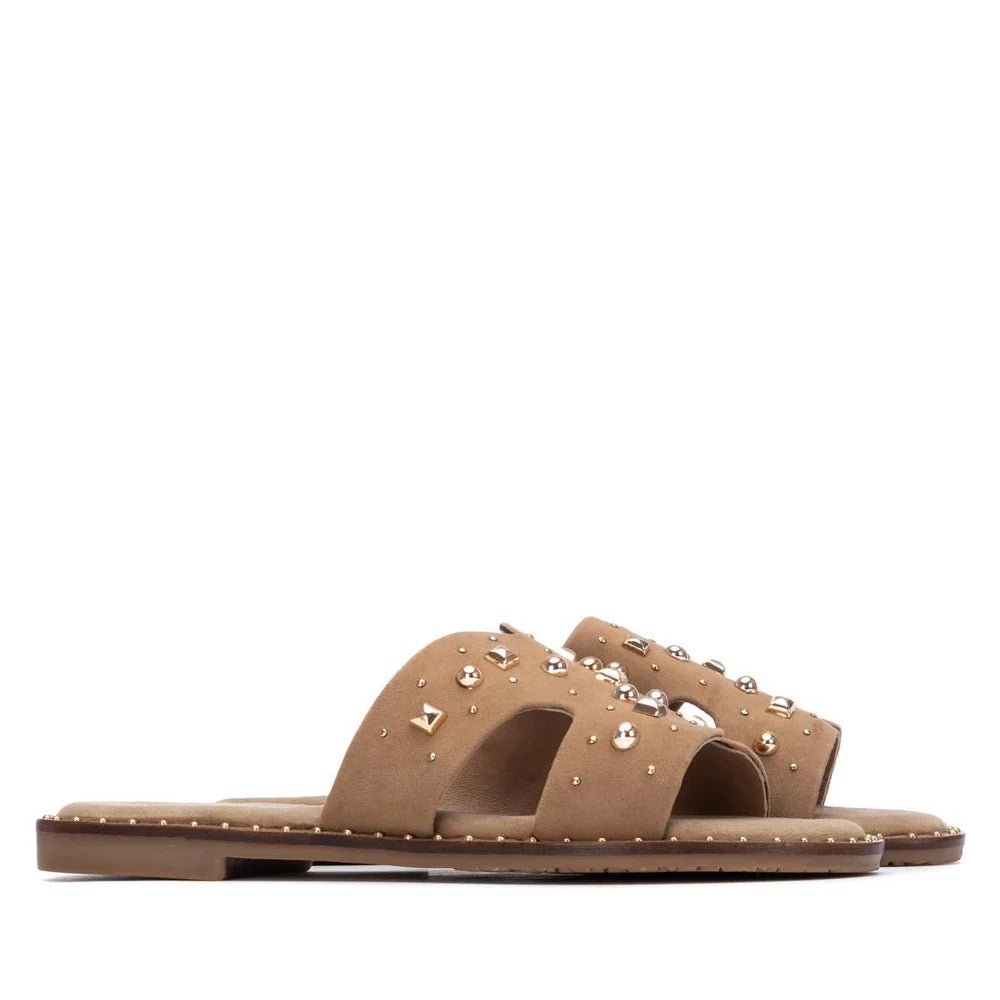 Sandália Carmela com Tachas | Conforto e Estilo Feminino - Roma Pell