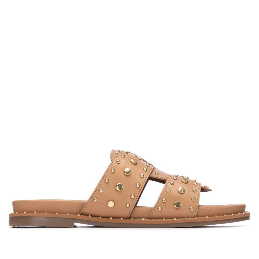 Sandália Carmela em Couro com Tachas | Conforto e Estilo - Roma Pell