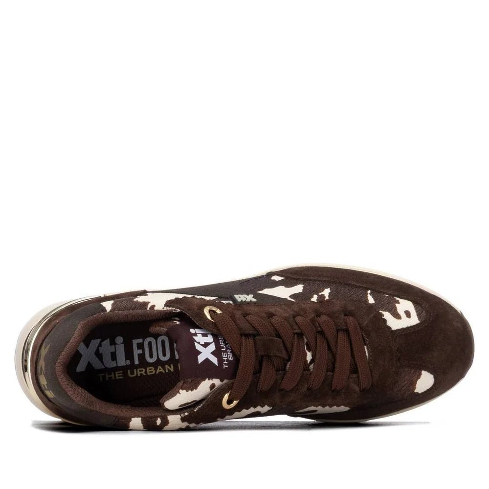 Vista superior da Sapatilha Xti Castanha, com palmilha de marca Xti Footwear