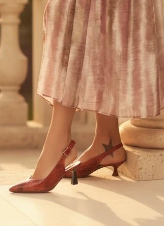 Sapato Bico Fino Aberto Atrás em Pele Bordeaux – Salto Kitten - Roma Pell