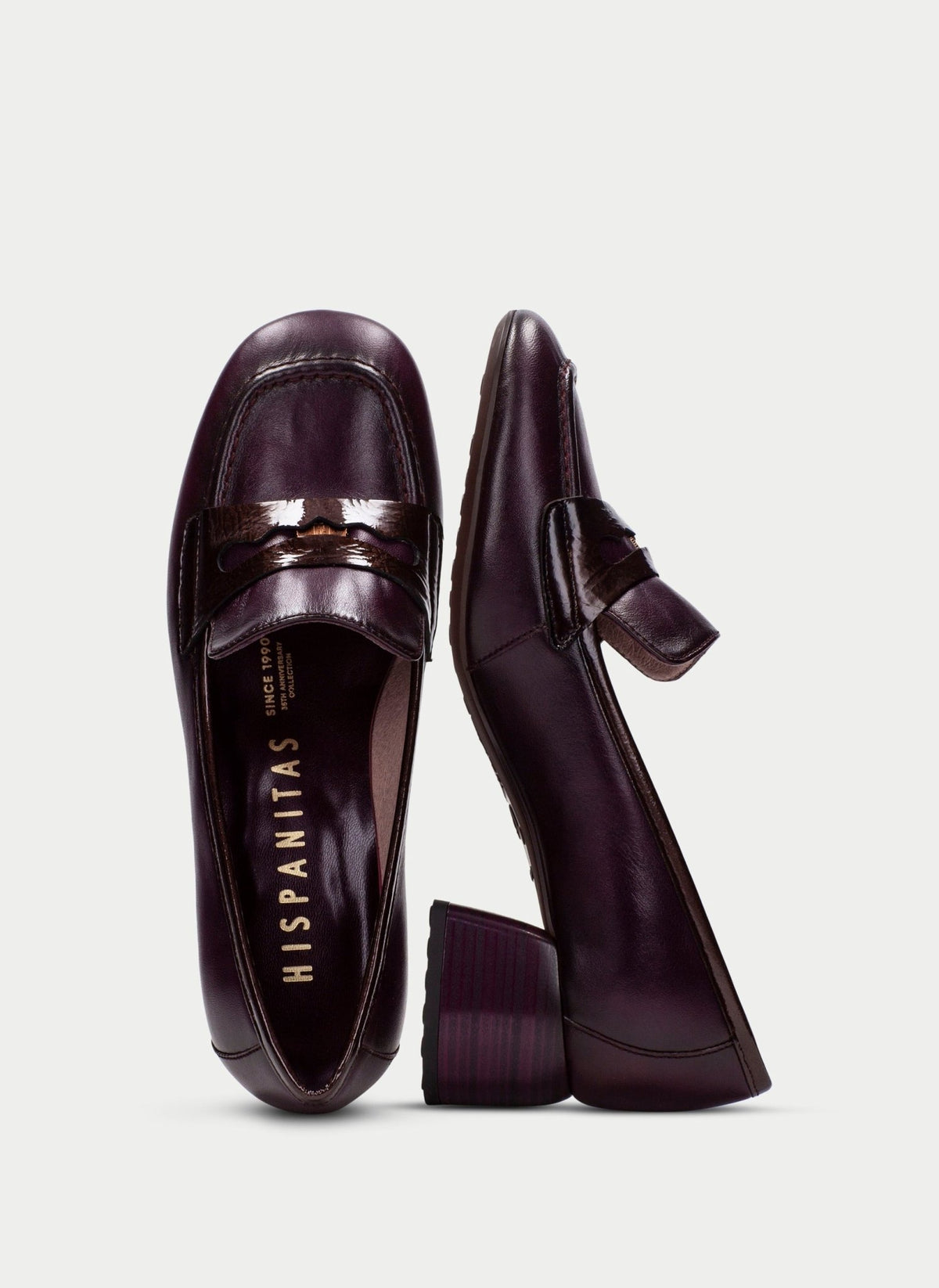 Par de Sapatos Femininos Hispanitas Bordeaux, vista de cima e de perfil, com a marca gravada na palmilha